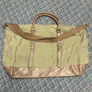 Preloved Unbranded Men’s distressed duffle bag, olive green and brown